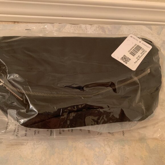 NWT Lululemon City Adventurer Belt Bag 2.5L Black - Picture 1 of 16
